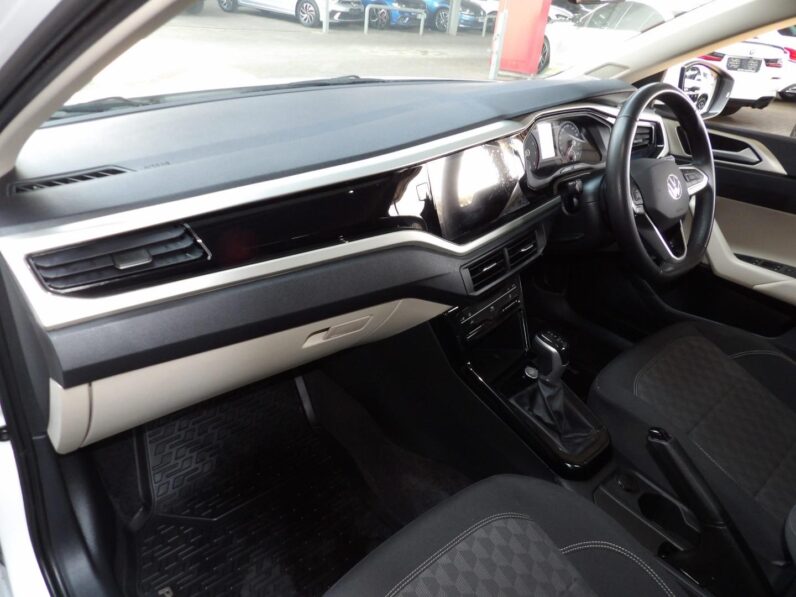 Volkswagen Polo Sedan 1.0TSI Life 2024