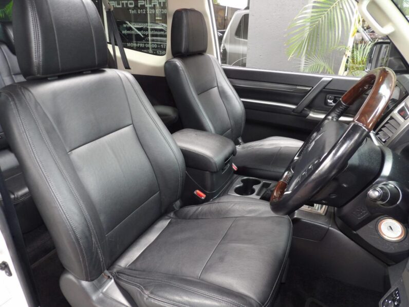 Mitsubishi Pajero 3-Door 3.2DI-D GLS 2015