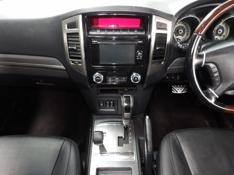 Mitsubishi Pajero 3-Door 3.2DI-D GLS 2015
