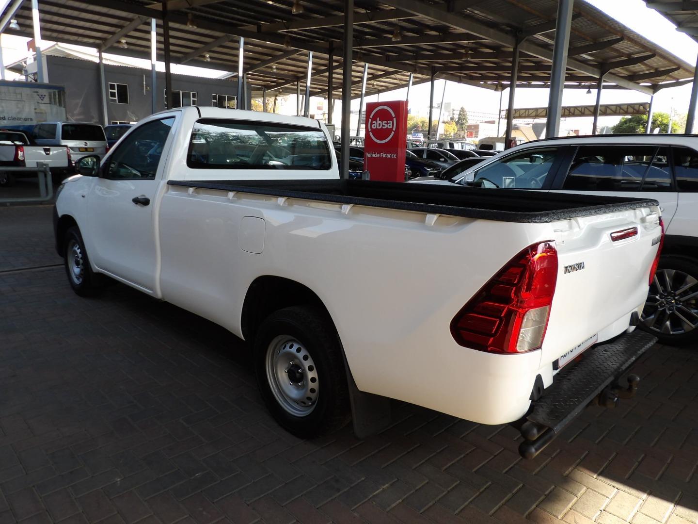 Toyota Hilux 2.0 S (Aircon) 2023